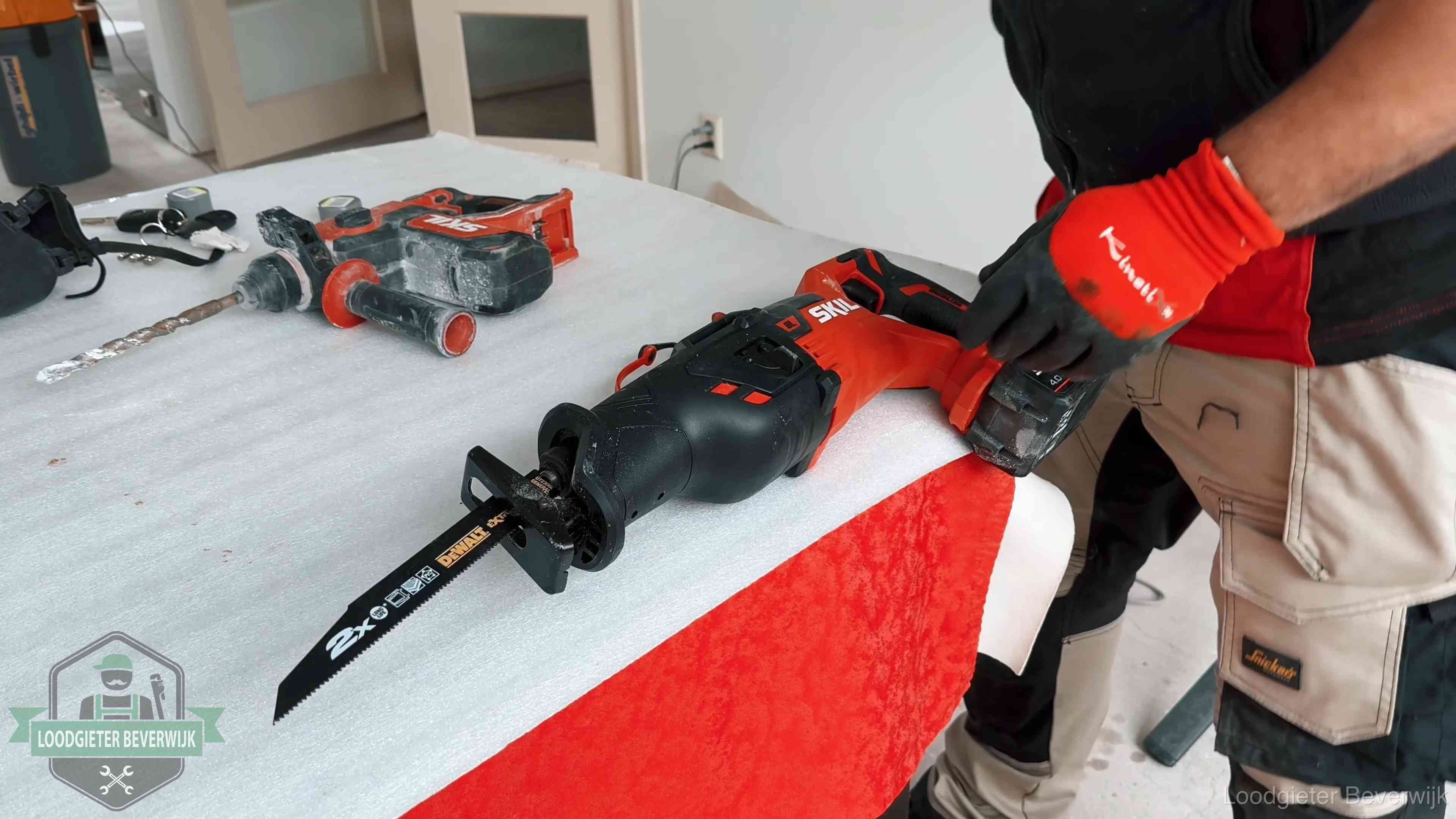 Professioneel gereedschap klaargelegd voor een klus in Beverwijk